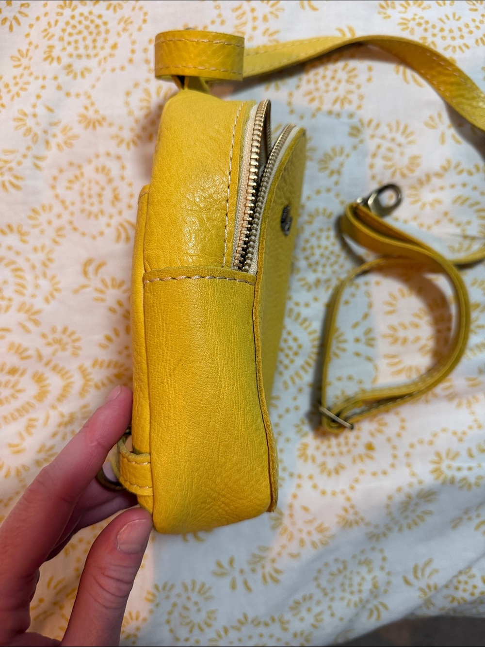 Portland Leather Goods Yellow Sydney Sling Bag - Picture 4 of 7